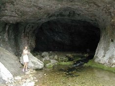 l'entrée de la grotte