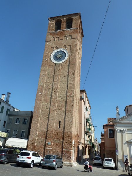 Campanile_Chioggia.jpg - Le Campanile de Chioggia et son horloge ancienne
