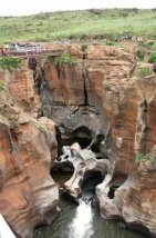 Bourke's Luck Potholes : un voit bien les trous en forme de marmite creusés dans la roche.