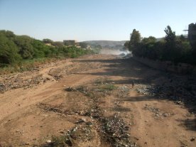 La Rivière Dechatu n'a toujours pas d'eau.