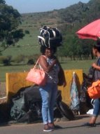 Bagages. Ici à la frontière du Lesotho (Maseru Bridge).