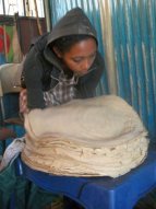 Livreuse d'injera (Hawassa)