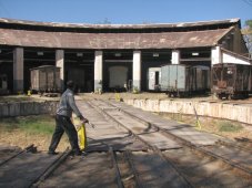 Plaque tournante pour locomotives et wagons