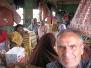 Dans le train. on ramène de l'huile, des sauces, des biscuits... depuis Djibouti.