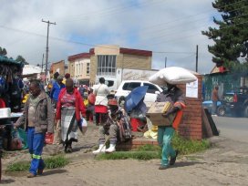 Près de la station de minibus à Qacha's Nek