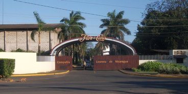 Entrée de la Rhumerie Flor de Caña à Chichigalpa. Entrée de la Rhumerie Flor de Caña à Chichigalpa.