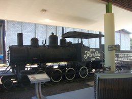 Ancienne locomotive de la rhumerie (1890)