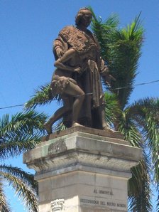 Le monument à Christophe Colomb (Cristobal Colón) : "al immortal descubridor del Nuevo Mundo"