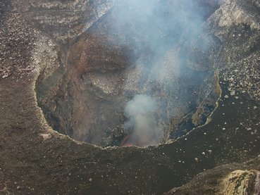 Le cratère intérieur du Volcan Masaya Le cratère intérieur du Volcan Masaya