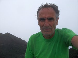 Il ne fait pas chaud dans le brouillard, mais on transpire abondamment en gravissant Concepción. Il ne fait pas chaud dans le brouillard, mais on transpire abondamment en gravissant Concepción.