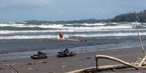 Baignade dans le Lac Cocibolca (ou Lac Nicaragua) sur l'Île d'Ometepe. Je m'étais déjà baigné dans ce lac à Granada.