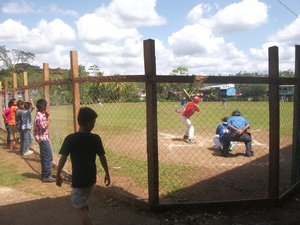 Le baseball est le sport national au Nicaragua. Même les petits villages ont leur terrain. Le baseball est le sport national au Nicaragua. Même les petits villages ont leur terrain.