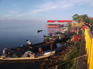 Barques de pêcheurs à San Carlos au petit matin Barques de pêcheurs à San Carlos au petit matin