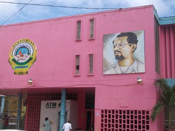 Portrait de Carlos Fonseca, sur la façade de la Mairie de Bluefields Portrait de Carlos Fonseca, sur la façade de la Mairie de Bluefields
