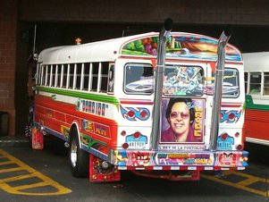 Les autobus sont souvent bien décorés. (Ciudad de Panamá)