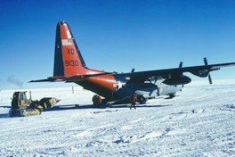 Tout le ravitaillement se fait depuis Mc Murdo avec les avions Hercules C130. Pôle Sud fin 1981