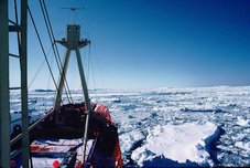 Glace de mer au début de l'été en allant vers Casey. Glace de mer disparaissant au début de l'été