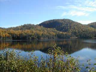 Un des innombrables petits lacs dans l'Ouest de l'Ontario