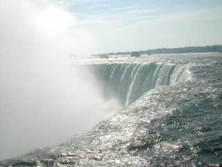 La chute canadienne vue d'en haut