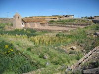 Église de Socaire, reconstruite dans le style traditionnel. A Socaire on cultive la quinoa, les fèves, le maïs, le tournesol, la pomme de terre... On est ici à 3300 m d'altitude.