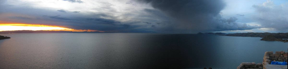 Panorama du Lac Titicaca, vu depuis Copacabana Panorama du Lac Titicaca, vu depuis Copacabana
