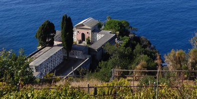 Cimetière de Manarola. Les gens vivent longtemps dans cette région.