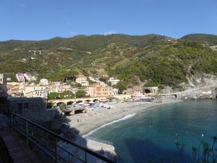 Monterosso (partie Sud de la ville). On distingue la gare