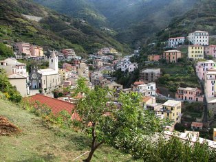 Riomaggiore le matin (encore à l'ombre en cette saison)