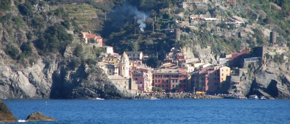 Vernazza vue depuis Monterosso al Mare  (longue focale)