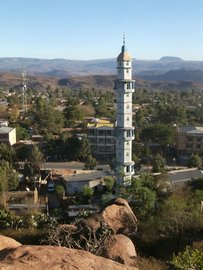 Ce minaret était en construction en 2014.