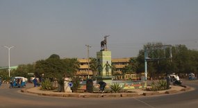 Le rond-point au centre-ville de Gambela