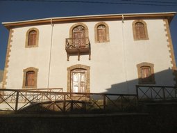 Ce beau bâtiment est devenu un Centre d'Artisanat