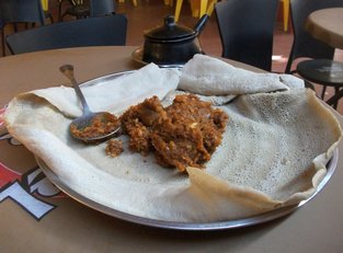 Cette pâte à base de lentilles est très épicée (Ziway).