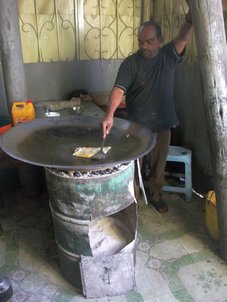 Il s'agit ici d'une pâte de céréale avec un œuf, des oignons et des piments (Harar).