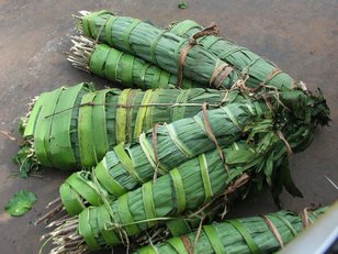 L'emballage permet une meilleure conservation du qat (Ouest de l'Éthiopie).