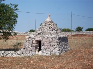 Un Trullo très simple dans la campagne près d'Alberobello