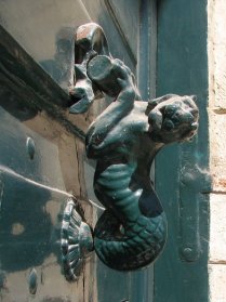 Lecce : un heurtoir de porte en forme de Lion Marin