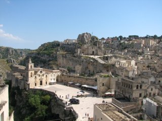 Vue sur l'église san Pietro Caveoso, avec Santa Maria de idris à l'arrière plan