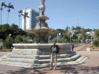 Place des cocotiers à Nouméa
