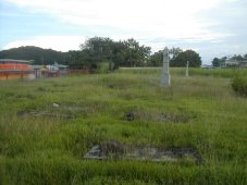 Le vieux cimetière allemand au centre de Madang Le vieux cimetière allemand au centre de Madang
