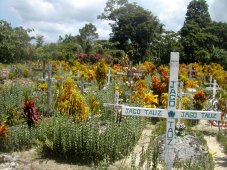 Tombes sur la petite île près de Madang Tombes sur la petite île près de Madang