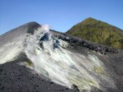 Entre les cratères de Tavurvur Entre les cratères de Tavurvur