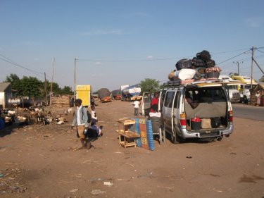 Attente de passagers pour le minibus