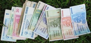 Inflation au Zimbabwe billets, de 1 dollar à 100 000 000 000 000 dollars