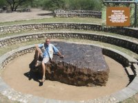 la météorite de Hoba (montage photo)