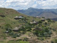 Village sur la route de Qachas Nek