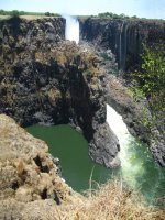 la première gorge en aval des chutes actuelles