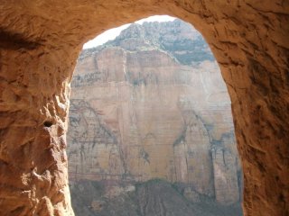 La porte de Abuna Yemata Guh et la falaise