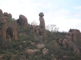 Rochers en équilibre dans le défilé à l'est de Babile