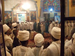 Nuit de Noël à Bahar Dar dans l'église Saint-George.